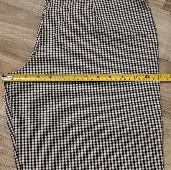 Chico's Black & White Striped Checked Capri Cropped Pants Size: 2 (L) - Picture 5 of 6